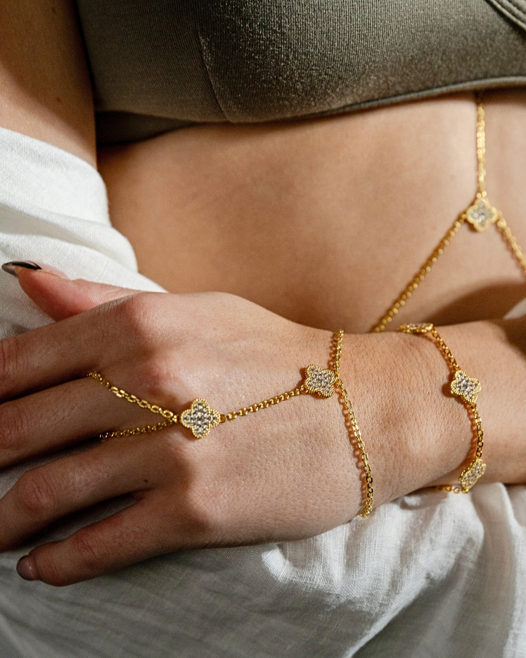 Prosperity Hand Jewellery in Gold